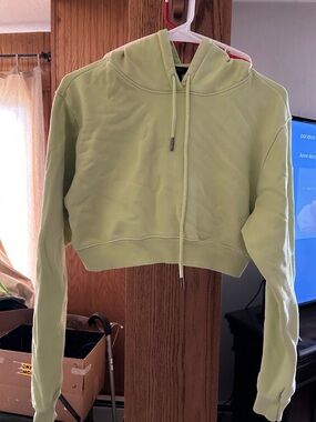 Forever 21 Cropped Hoodie in Pale Lime